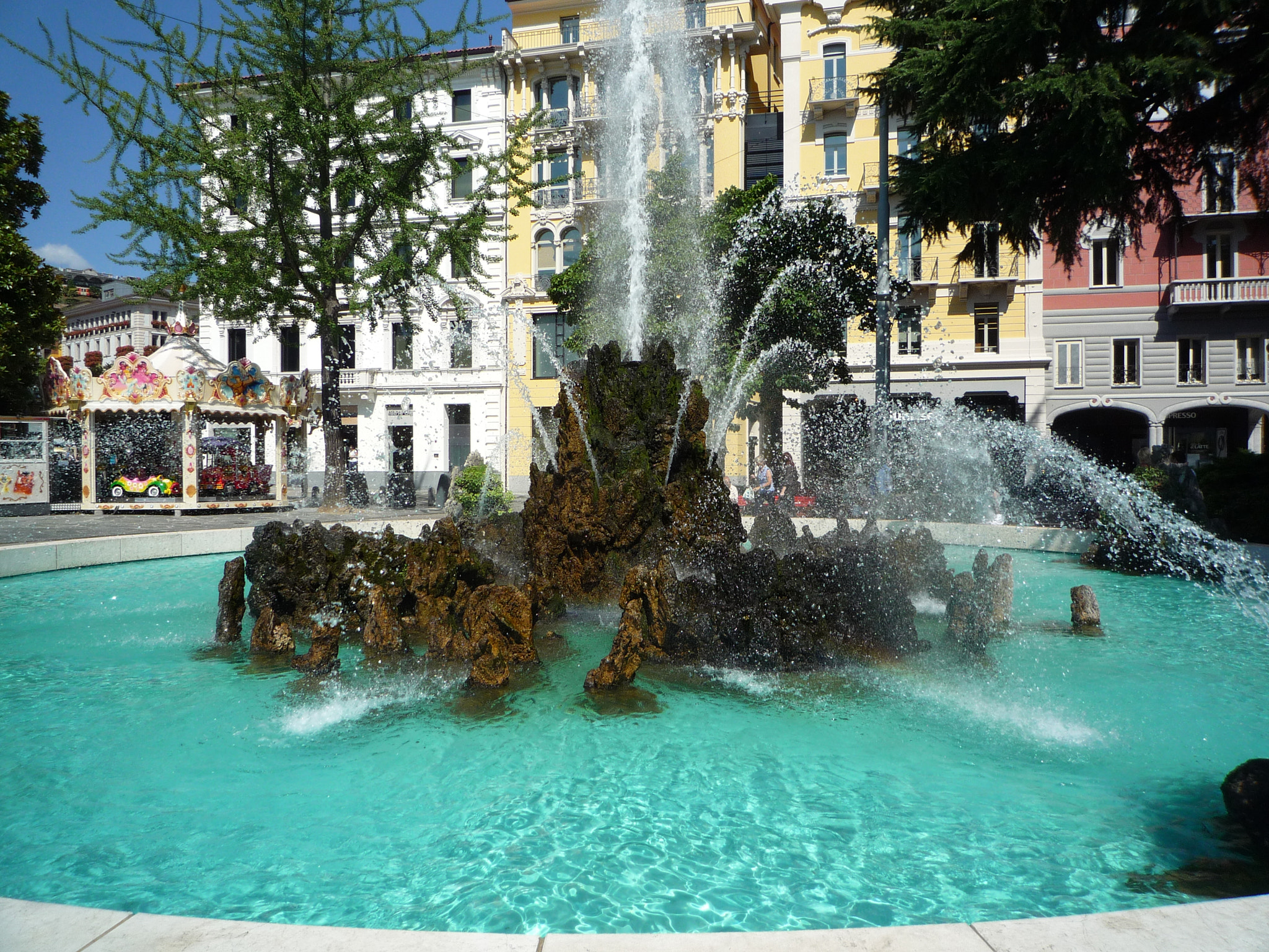Panasonic DMC-FX35 sample photo. Fountain 0429 photography