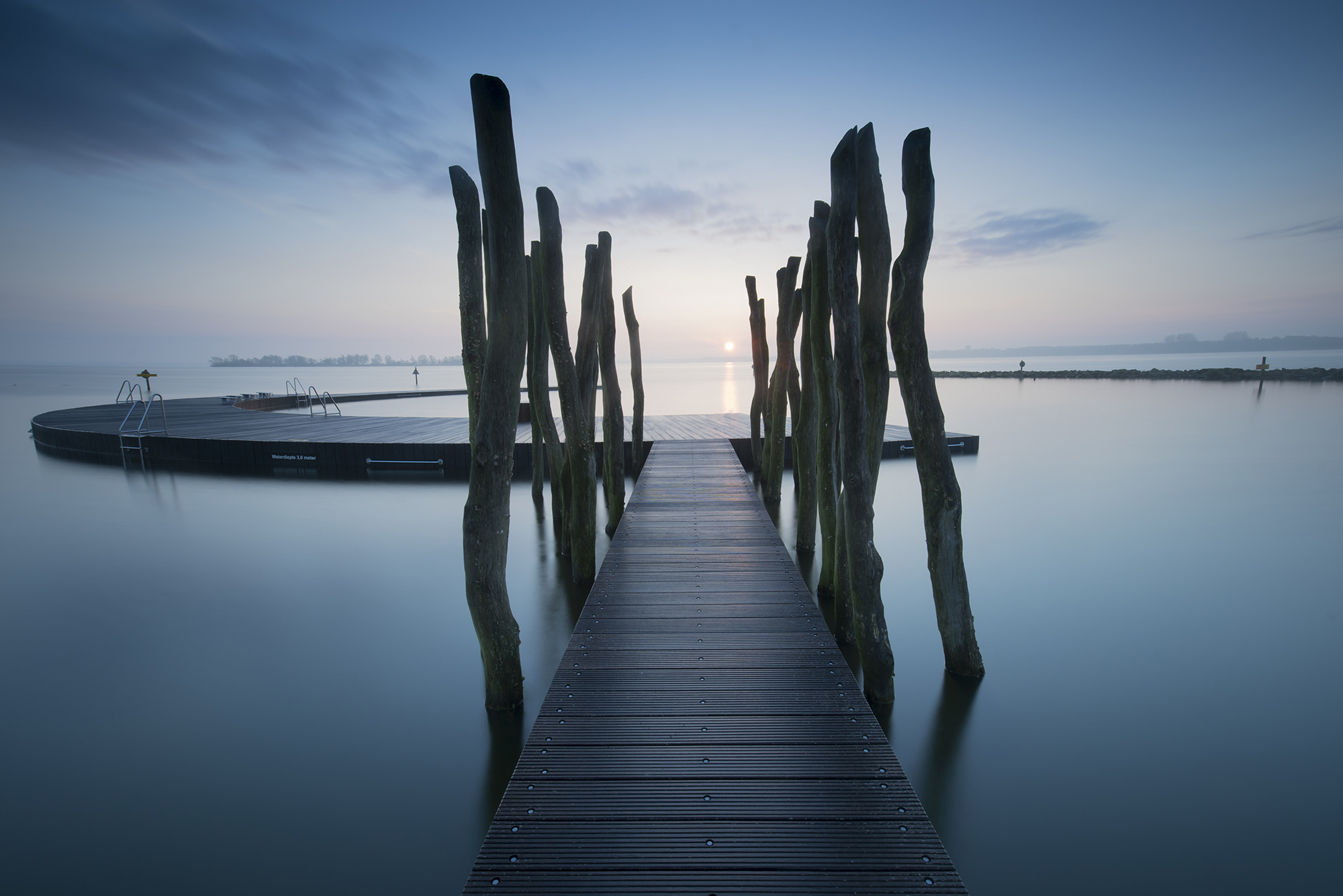 16-35mm F4 G SSM OSS sample photo. Crazy jetty photography