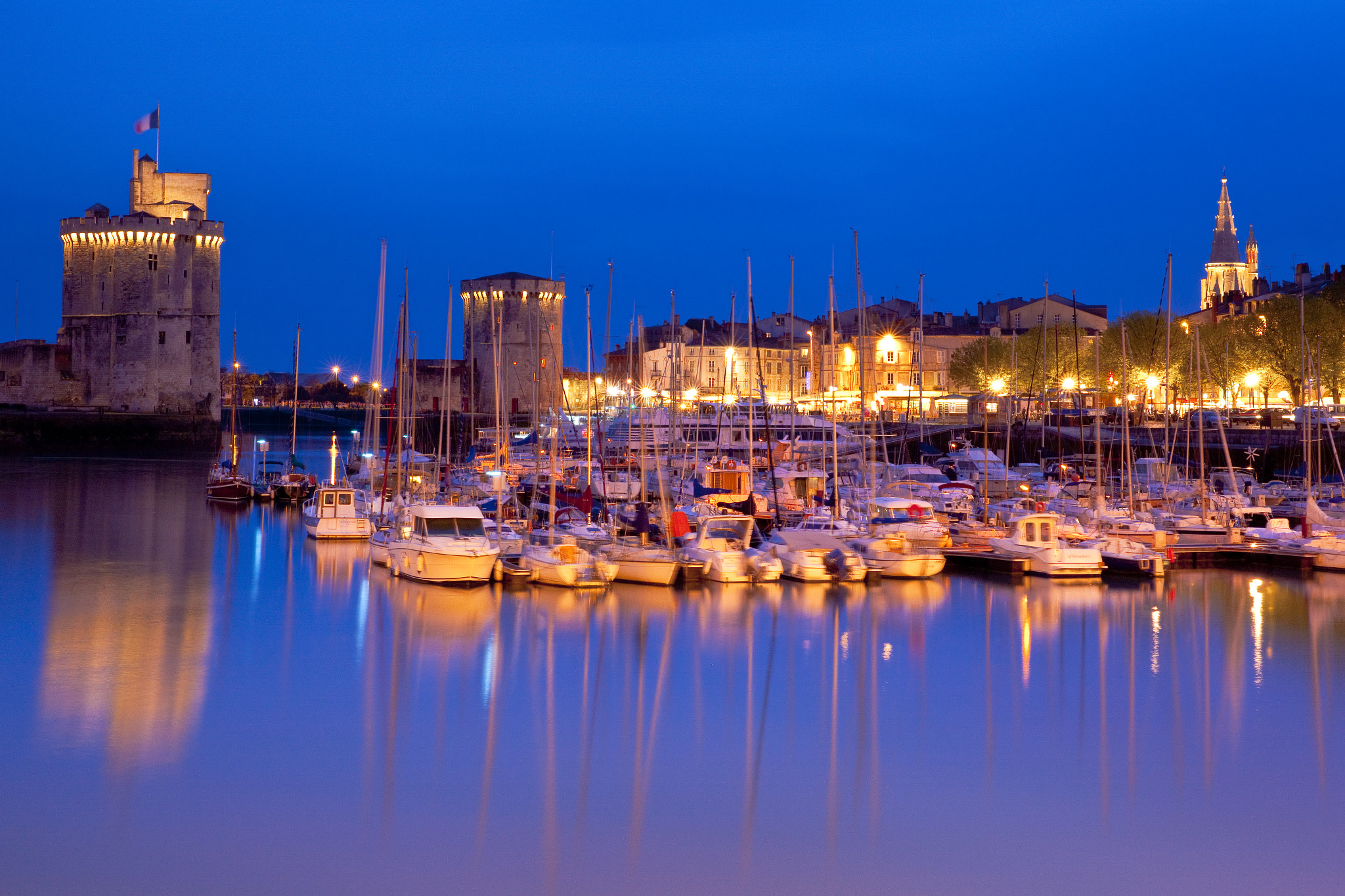 Canon EOS-1Ds Mark III sample photo. La rochelle, france at dusk photography