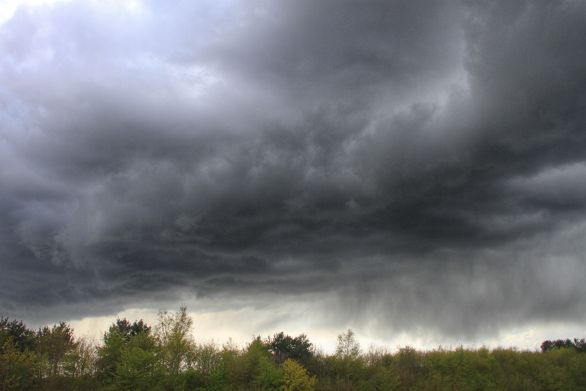 Canon EOS 7D + Canon 18-270mm sample photo. Stormy skies overhead photography
