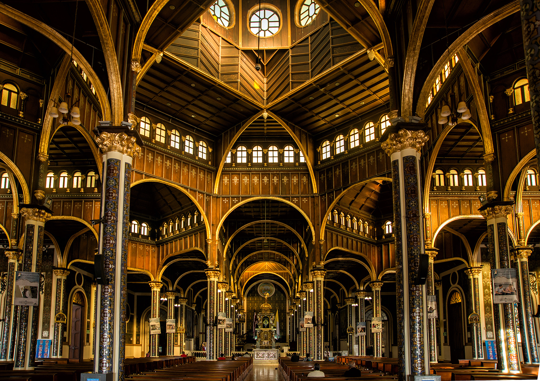 Nikon AF Nikkor 24-85mm F2.8-4D IF sample photo. Basílica photography