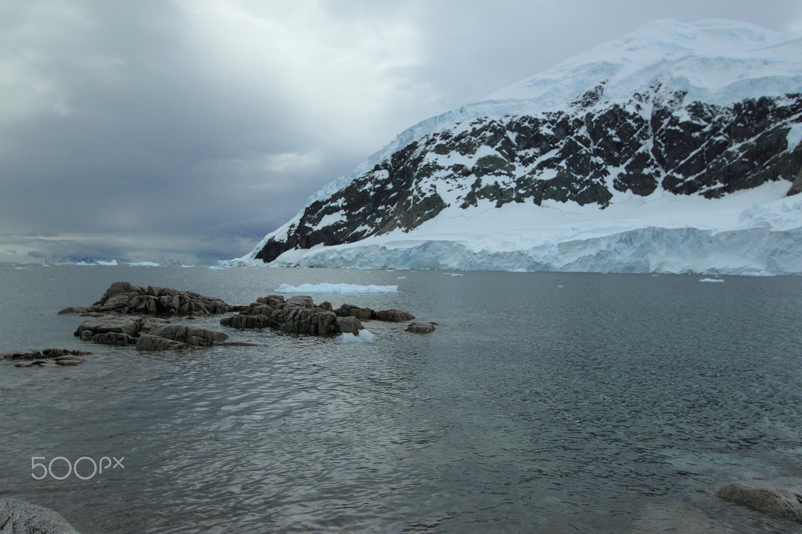 Canon EOS 500D (EOS Rebel T1i / EOS Kiss X3) + Canon EF-S 10-22mm F3.5-4.5 USM sample photo. Antarctica photography
