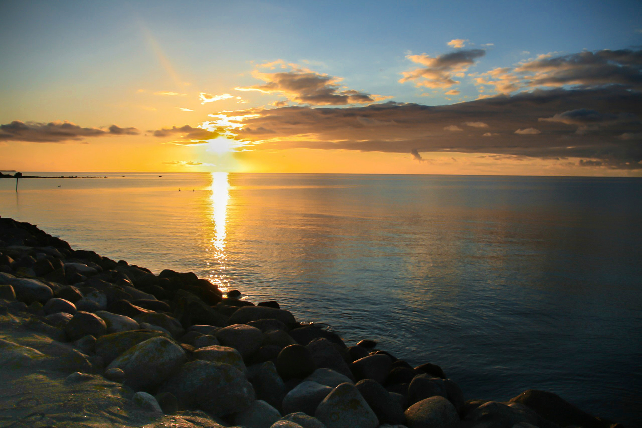 Canon EOS 400D (EOS Digital Rebel XTi / EOS Kiss Digital X) sample photo. Sonnenaufgang auf Öland (schweden). photography