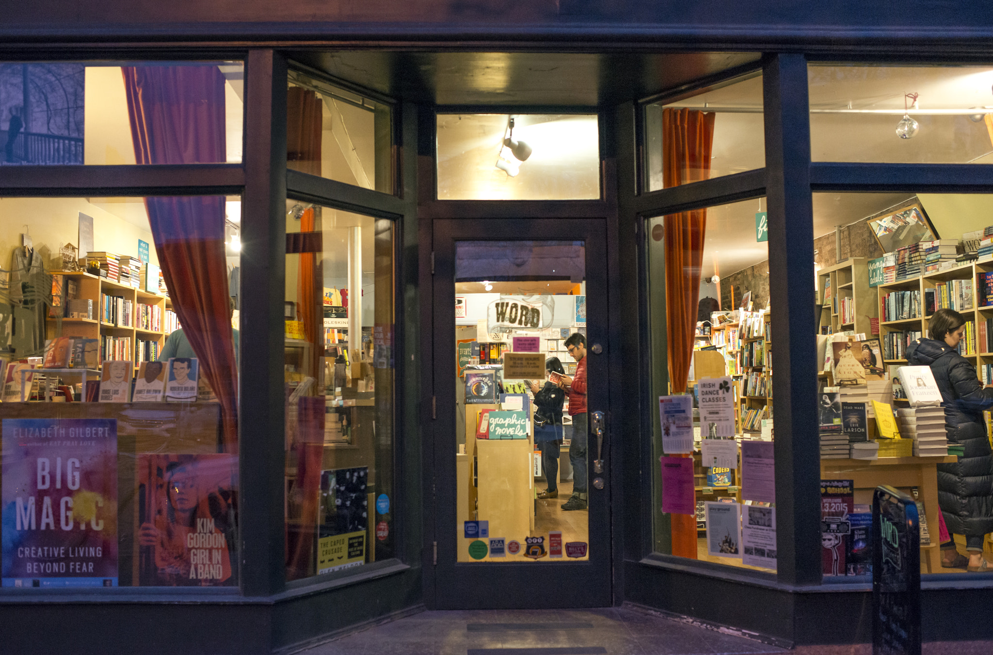 Nikon D800E + Nikon AF-S Nikkor 35mm F1.4G sample photo. Word book store photography