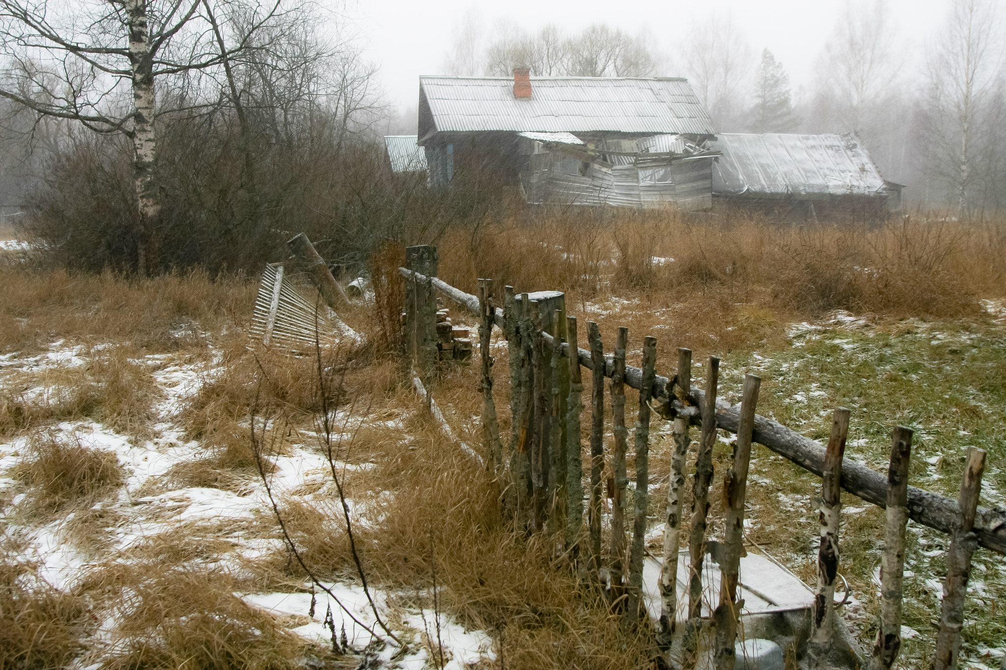 Canon EOS 40D + Sigma 20mm EX f/1.8 sample photo. Old house photography