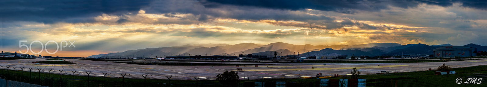 Canon EF 70-200mm F4L IS USM sample photo. Panorama el prat airport photography