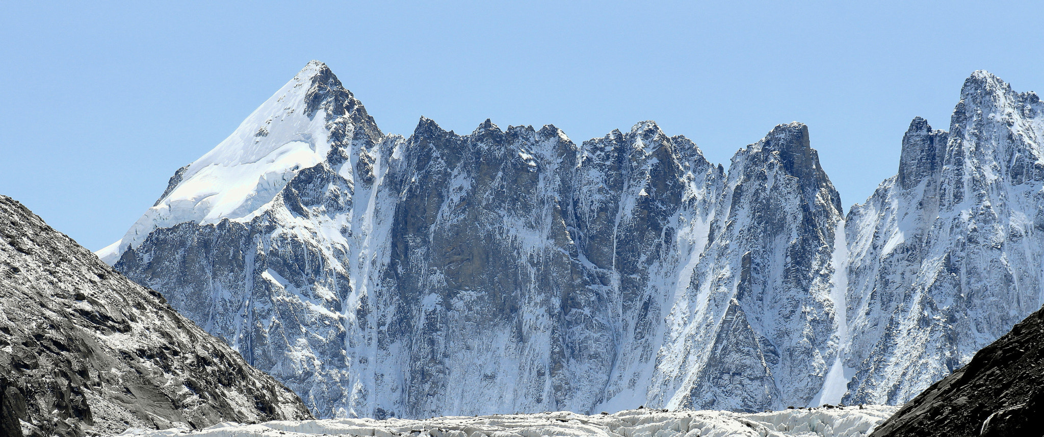 Canon EF 75-300mm f/4-5.6 USM sample photo. The wall photography
