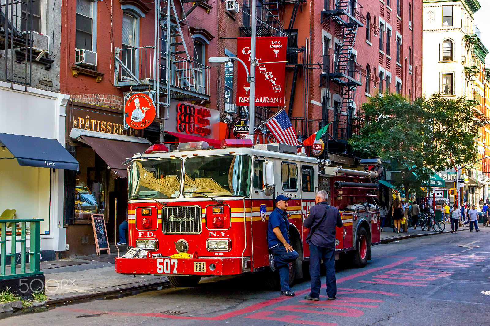 Canon EOS 550D (EOS Rebel T2i / EOS Kiss X4) + Sigma 17-70mm F2.8-4 DC Macro OS HSM sample photo. Fire truck, new york city photography