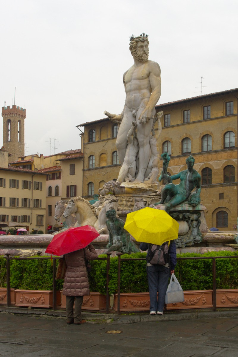 Pentax smc DA 18-55mm F3.5-5.6 AL WR sample photo. Two umbrellas and neptune photography