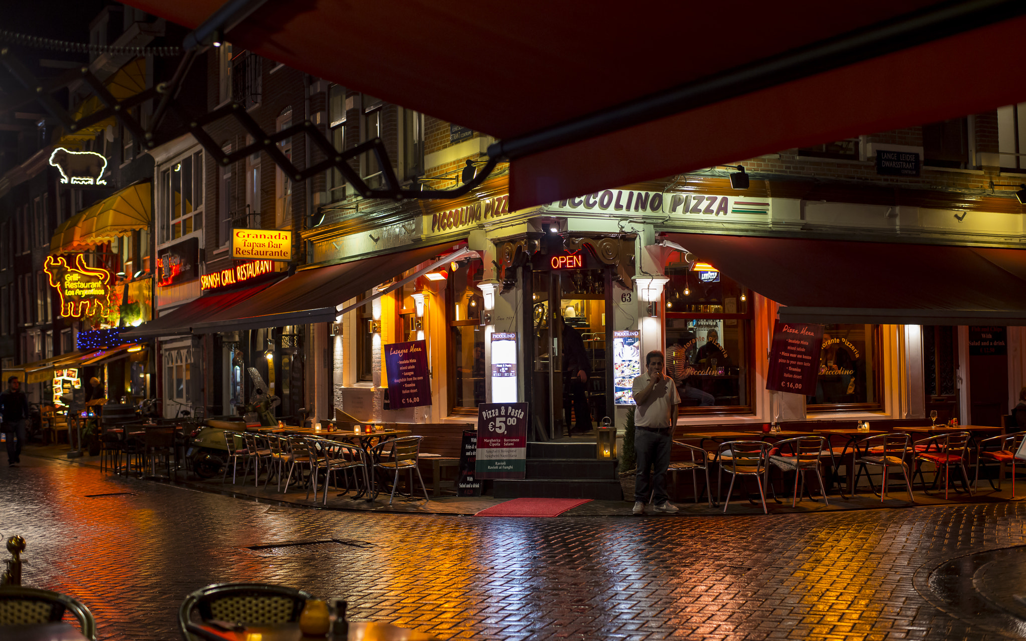 ZEISS Planar T* 50mm F1.4 sample photo. Amsterdam nuit couleur photography