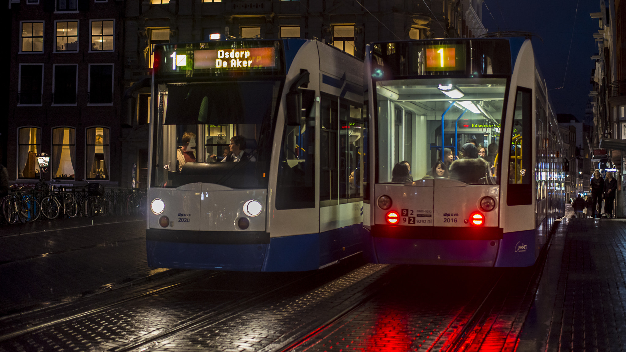 ZEISS Planar T* 50mm F1.4 sample photo. Amsterdam nuit couleur photography