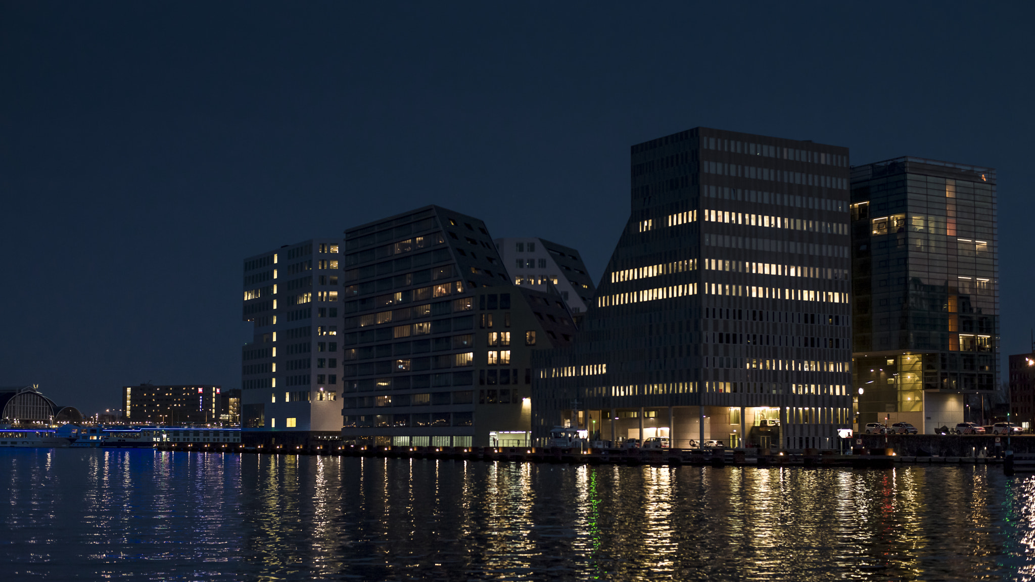 ZEISS Planar T* 50mm F1.4 sample photo. Amsterdam nuit couleur photography
