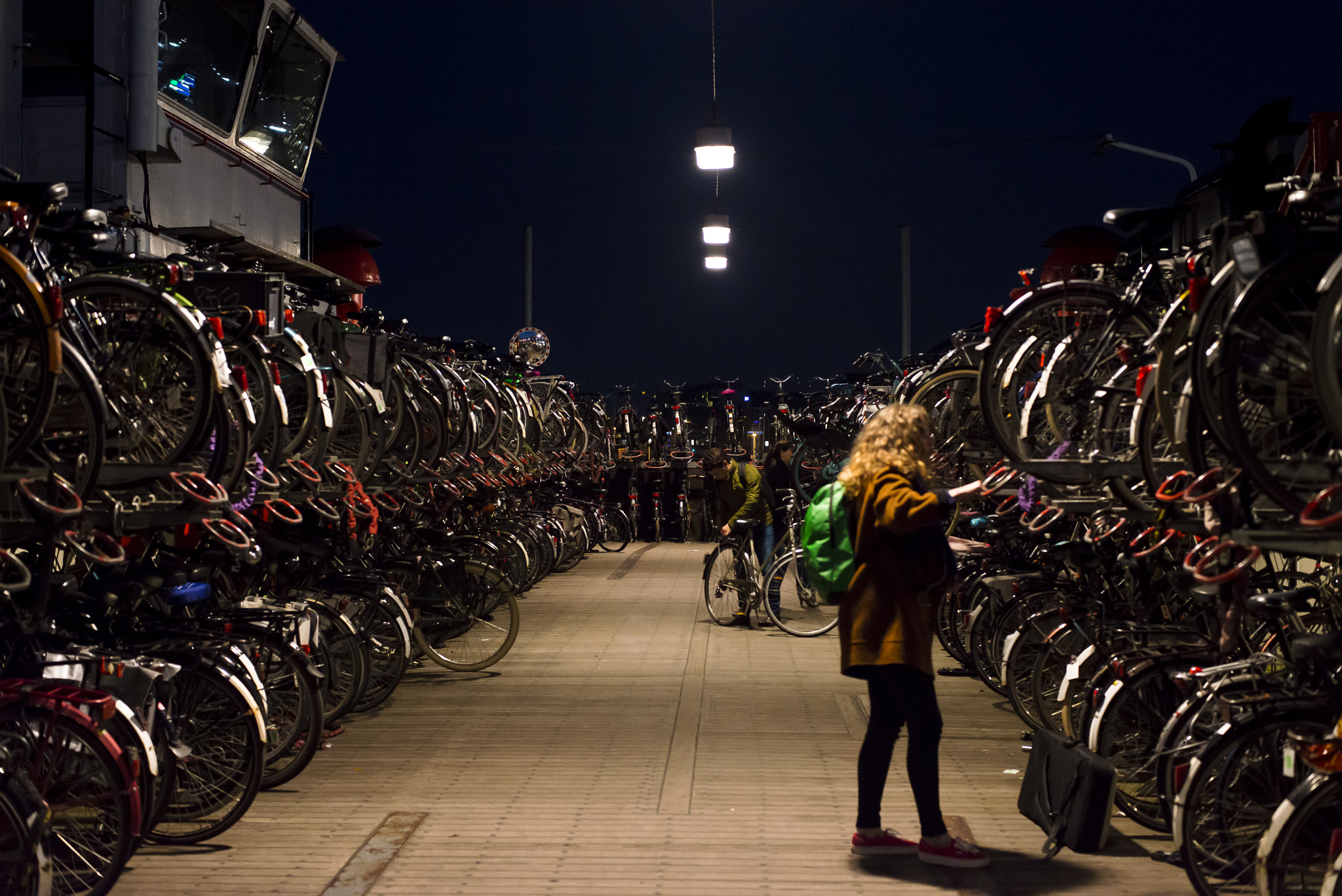 ZEISS Planar T* 50mm F1.4 sample photo. Amsterdam nuit couleur photography