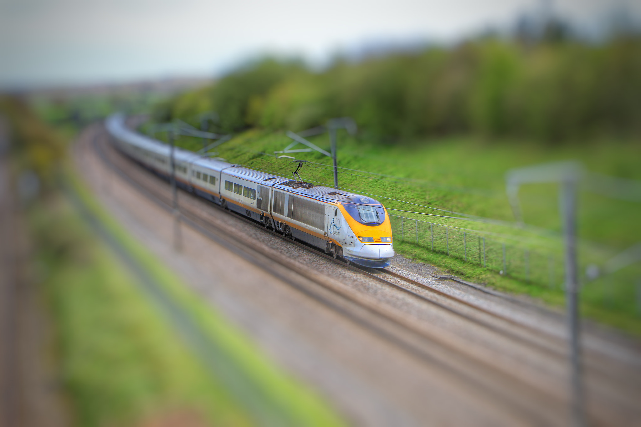 Canon EOS 7D + Canon 18-270mm sample photo. Old eurostar train played with lens blur photography