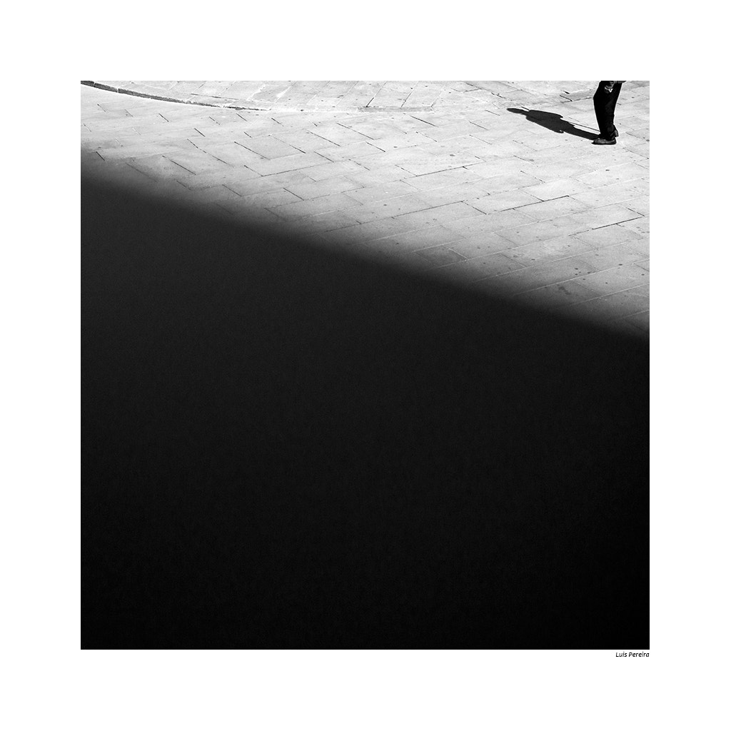 Olympus OM-D E-M5 + Sigma 30mm F2.8 EX DN sample photo. De diagonales...de sombras... photography