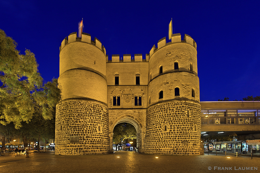 Canon EOS 5DS + Canon TS-E 17mm F4L Tilt-Shift sample photo. Cologne 13 - town gate hahnentor photography
