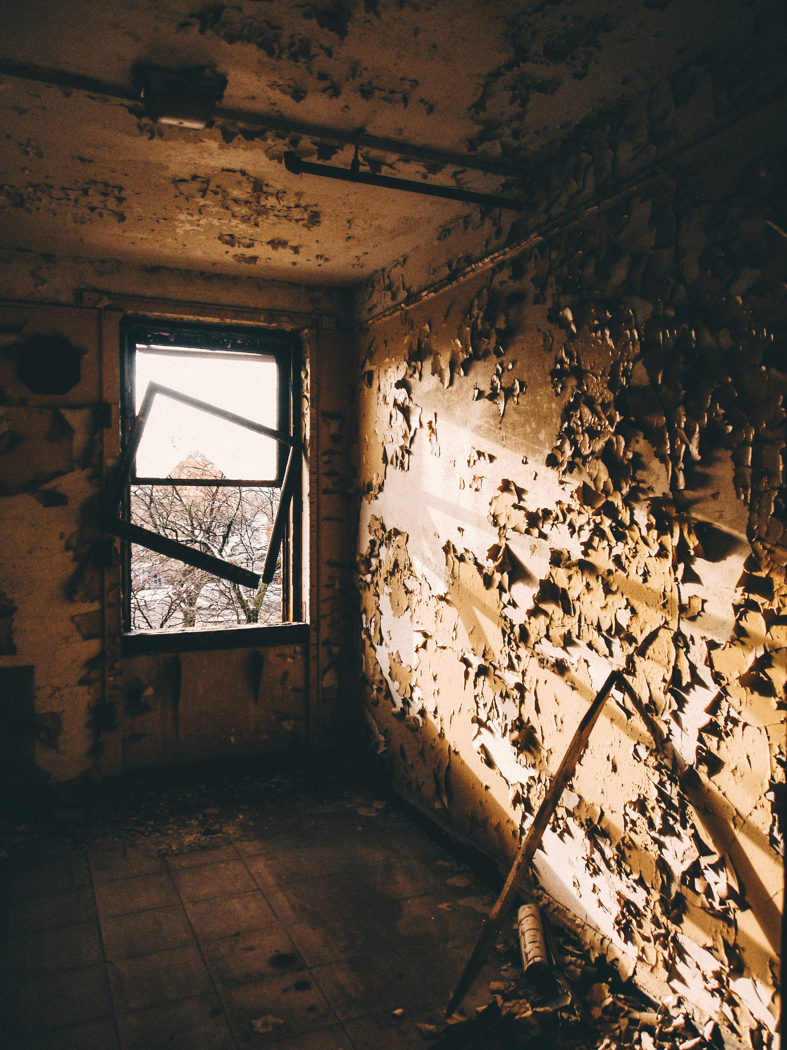 Panasonic Lumix DMC-G5 + OLYMPUS M.12-50mm F3.5-6.3 sample photo. An abandoned hospital in brooklyn photography
