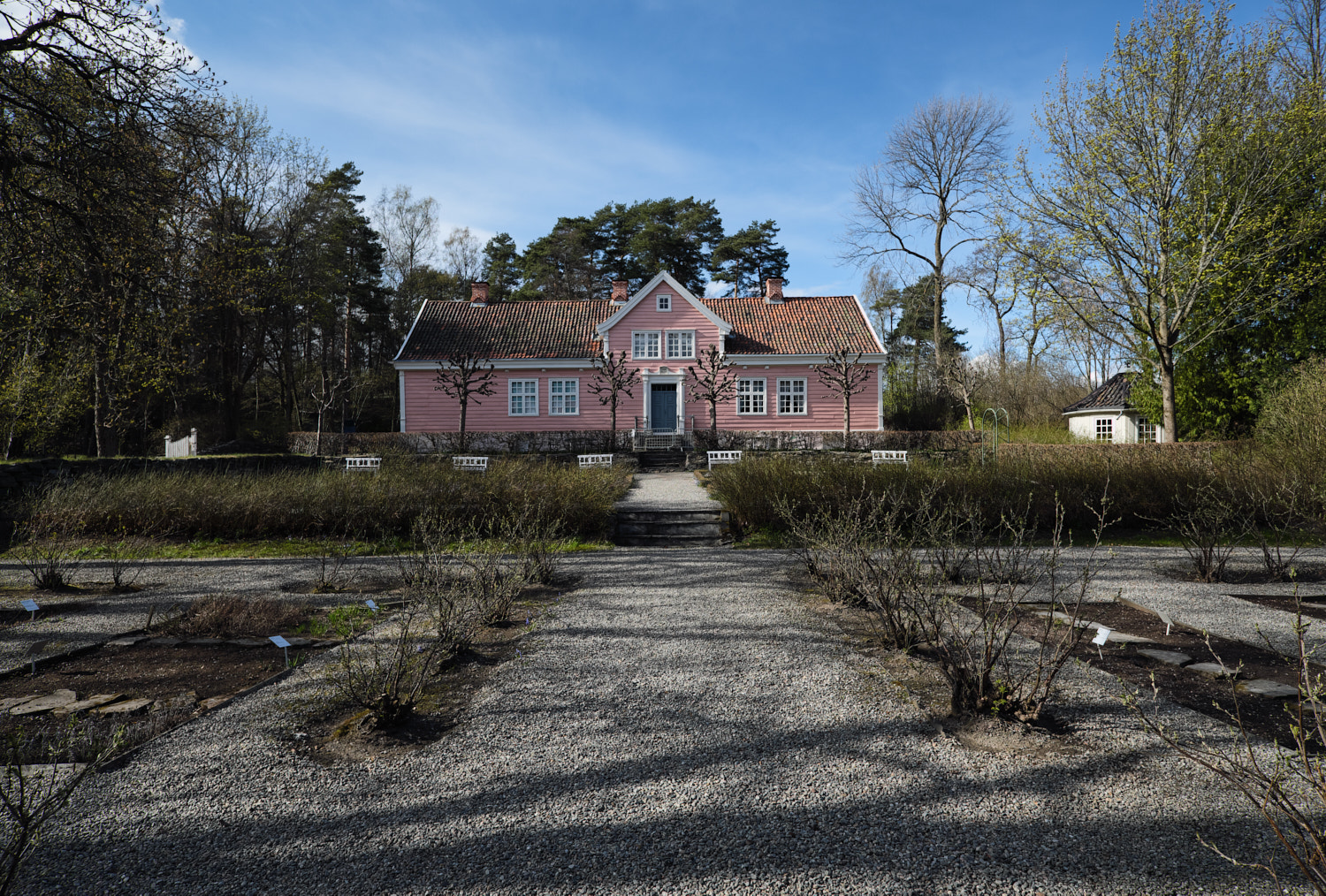 Fujifilm X-Pro2 + ZEISS Touit 12mm F2.8 sample photo. Princess pink house photography