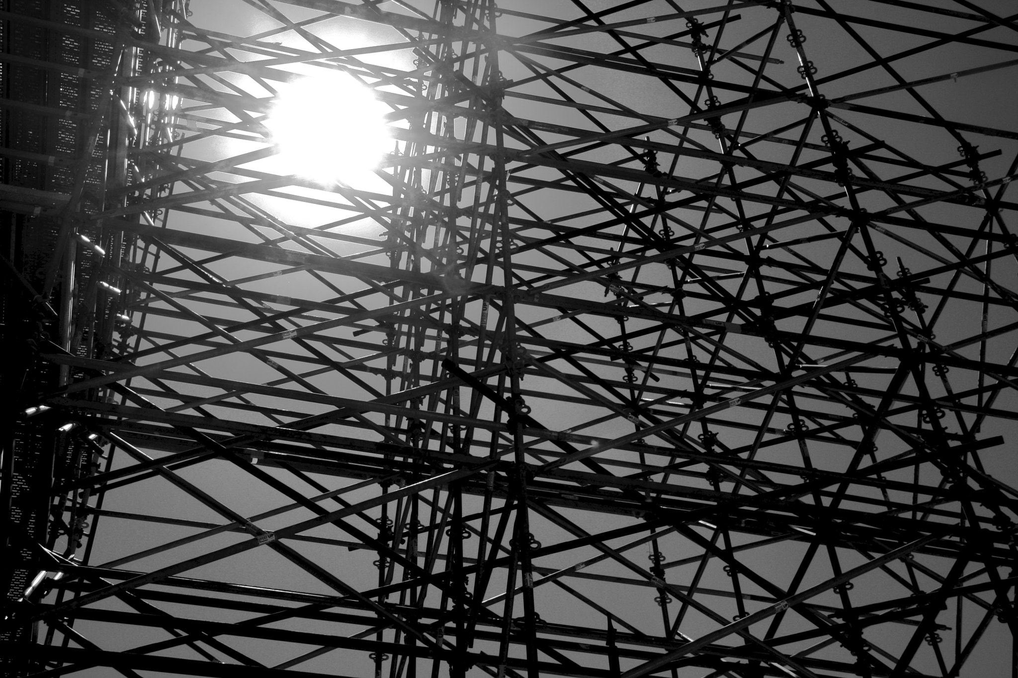 Sigma 18-125mm F3.8-5.6 DC OS HSM sample photo. Sun caught in lines photography