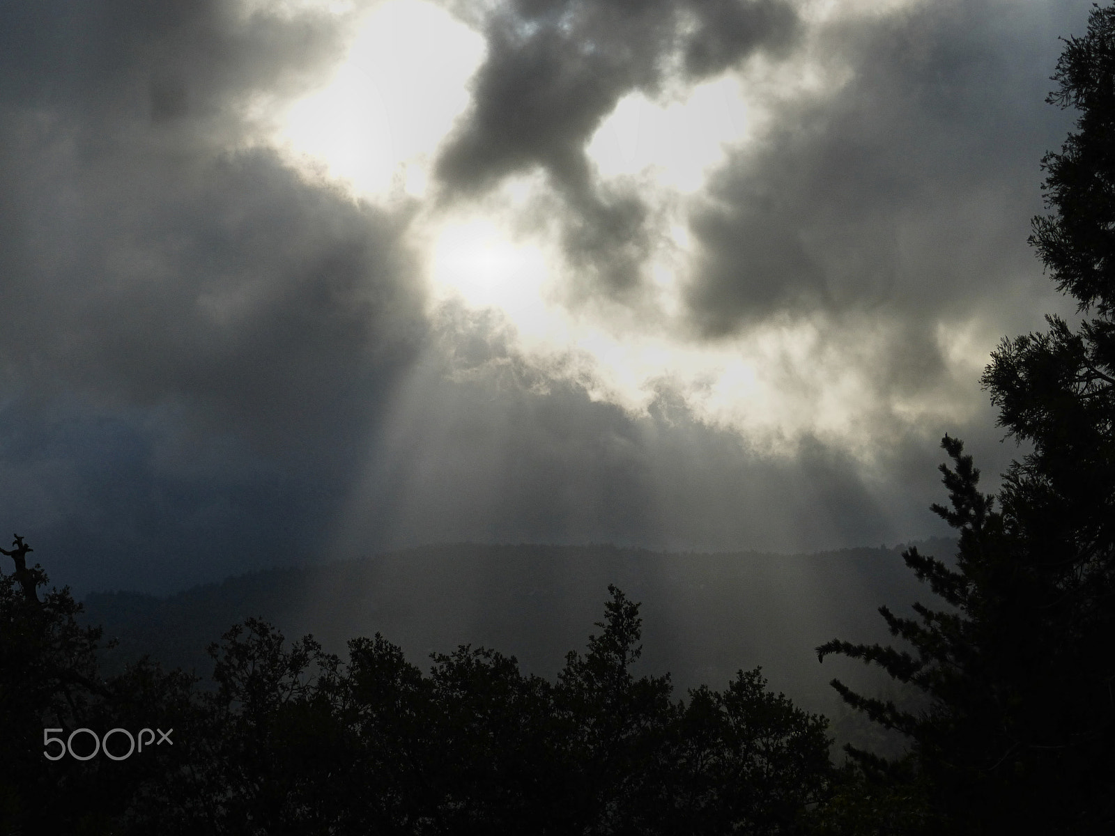 Panasonic Lumix DMC-ZS25 (Lumix DMC-TZ35) sample photo. Silver linings and sun rays photography