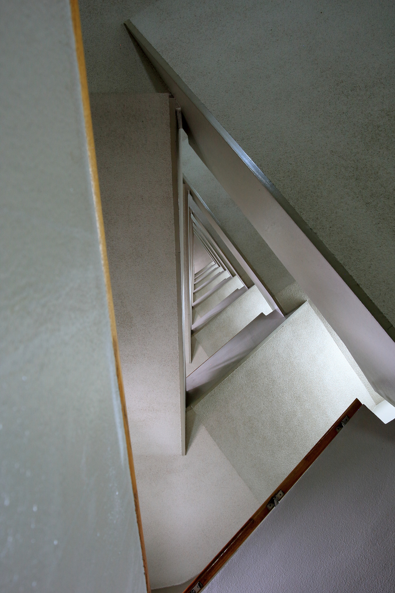 Canon EOS-1D Mark III + Canon EF 28-80mm f/3.5-5.6 USM sample photo. Up-stairs photography