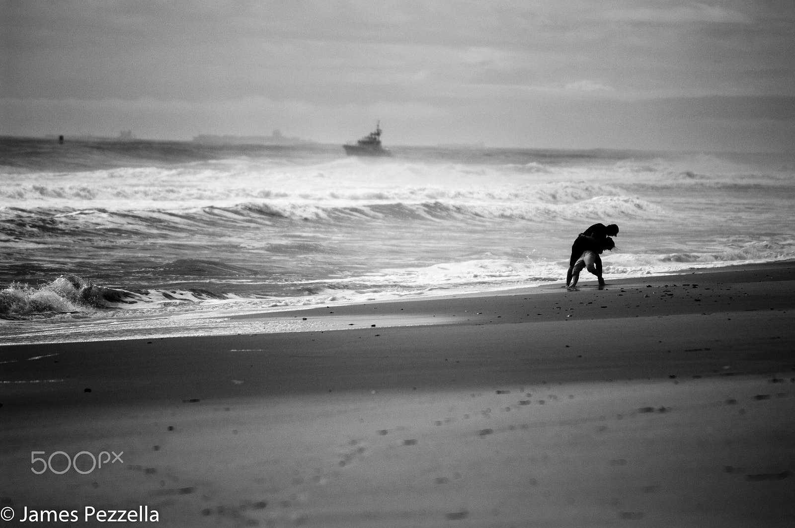 Nikon D2X sample photo. Smooching on the beach photography