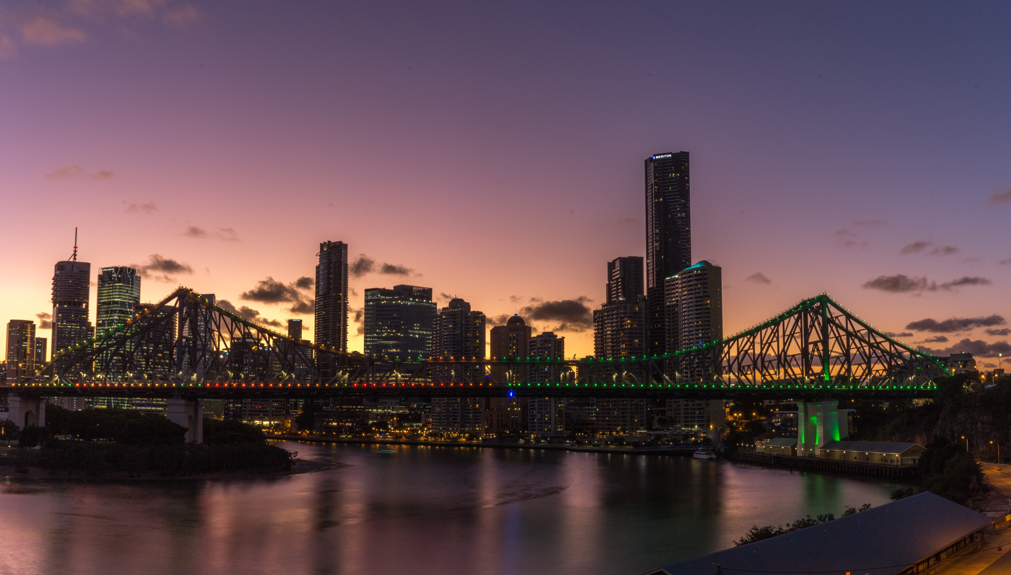 Canon EOS 700D (EOS Rebel T5i / EOS Kiss X7i) + Canon EF 16-35mm F4L IS USM sample photo. Story bridge at sunset photography
