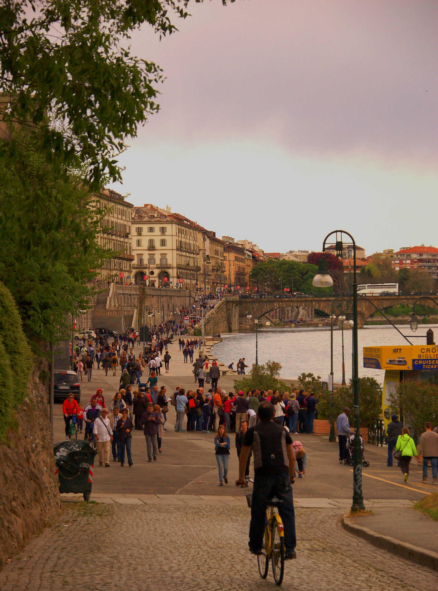 Sigma 18-200mm F3.5-6.3 DC OS HSM sample photo. Happy saturday in turin. photography