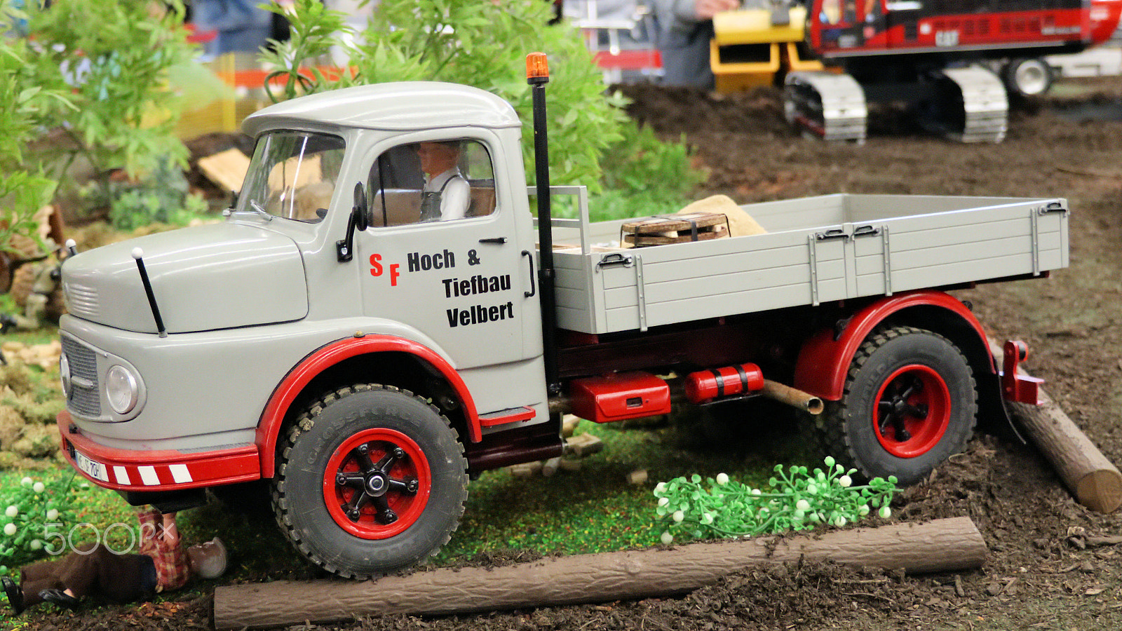 Canon XC10 sample photo. Mb truck repair photography