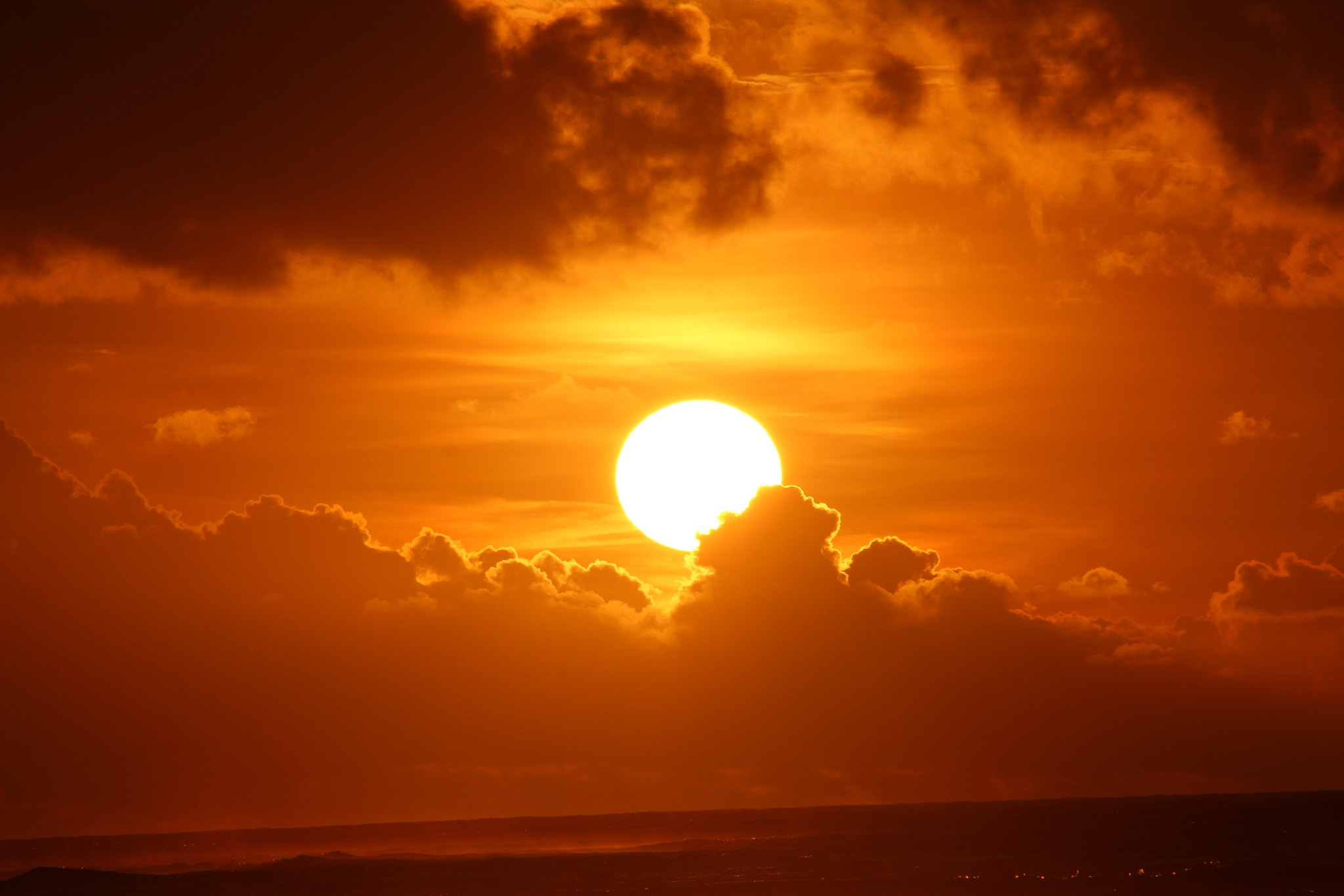 Canon EOS 1200D (EOS Rebel T5 / EOS Kiss X70 / EOS Hi) + Canon 70-300mm sample photo. Kuta sunset photography