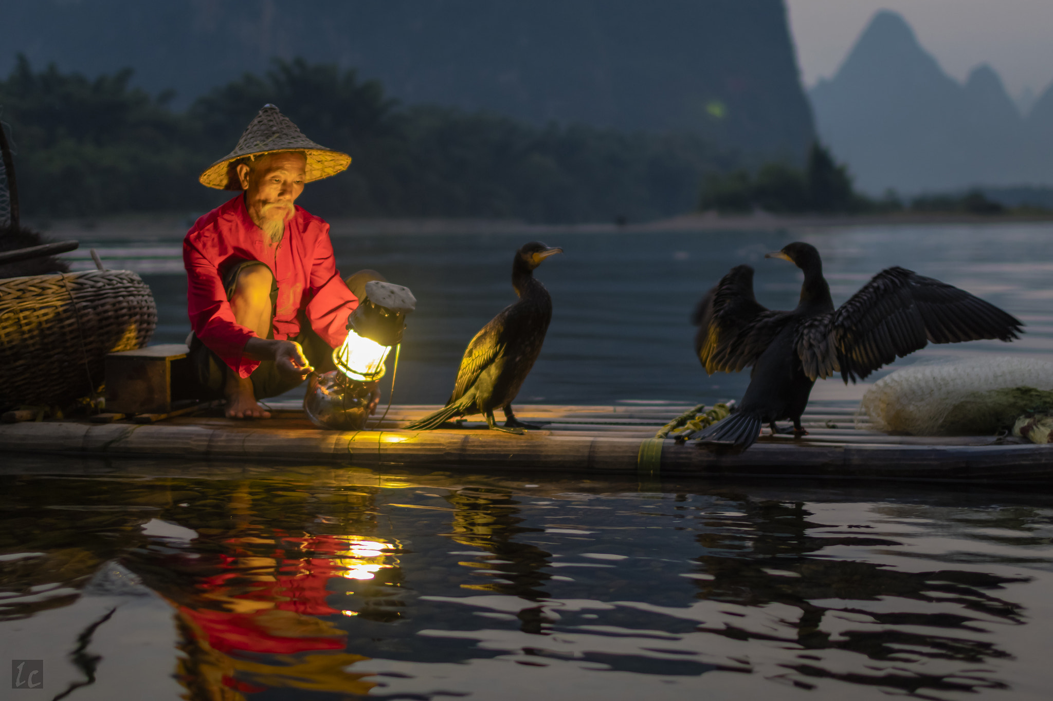 Canon EOS 5DS R + Canon EF 35mm F1.4L USM sample photo. Gas lamp on li river photography