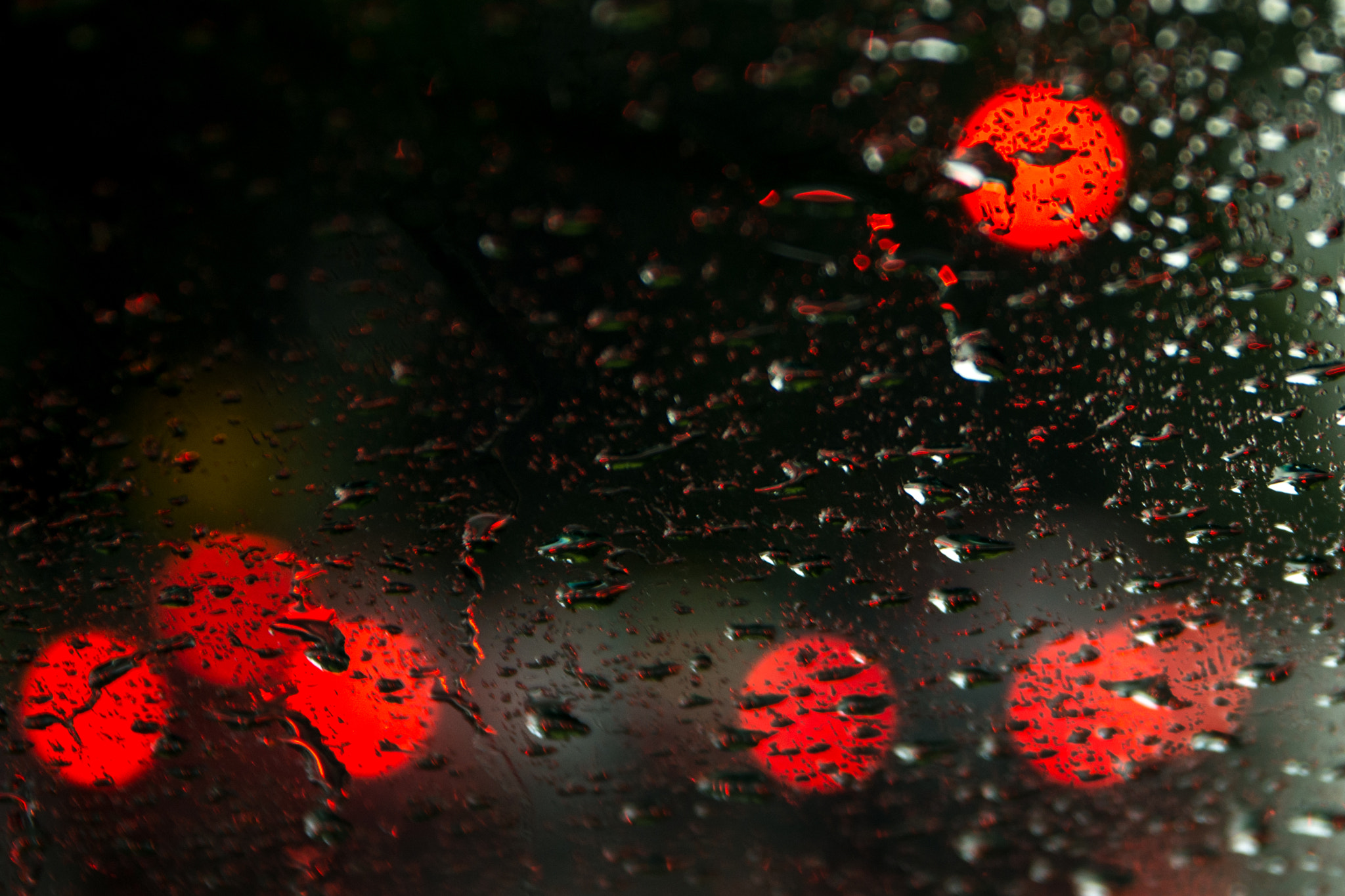 Sigma 17-70mm F2.8-4 DC Macro OS HSM | C sample photo. Rain & traffic jam photography
