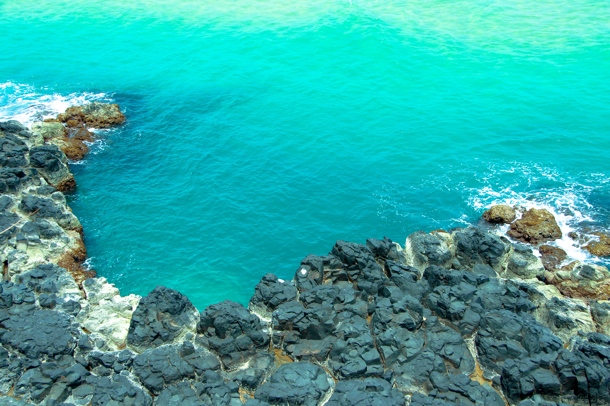 Canon EOS 700D (EOS Rebel T5i / EOS Kiss X7i) sample photo. Stone and sea story photography