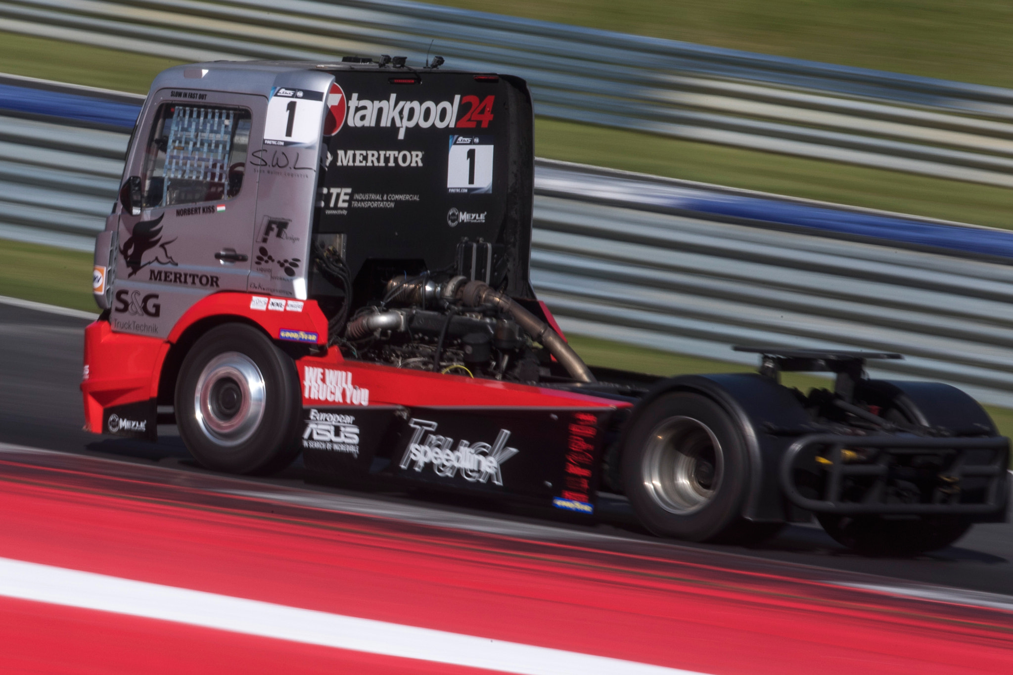 Canon EF 300mm F2.8L IS II USM sample photo. Truck race trophy | norbert kiss photography