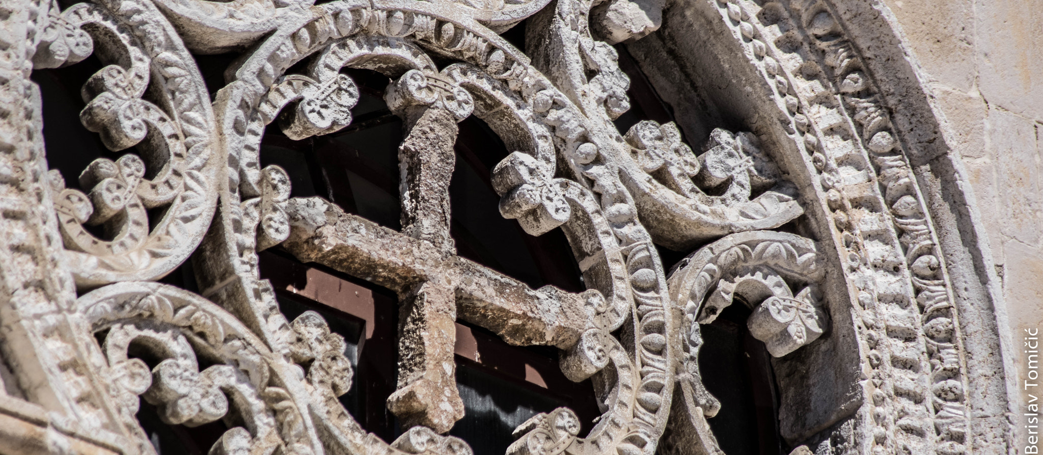 Pentax smc DA 55-300mm F4.0-5.8 ED sample photo. Church photography