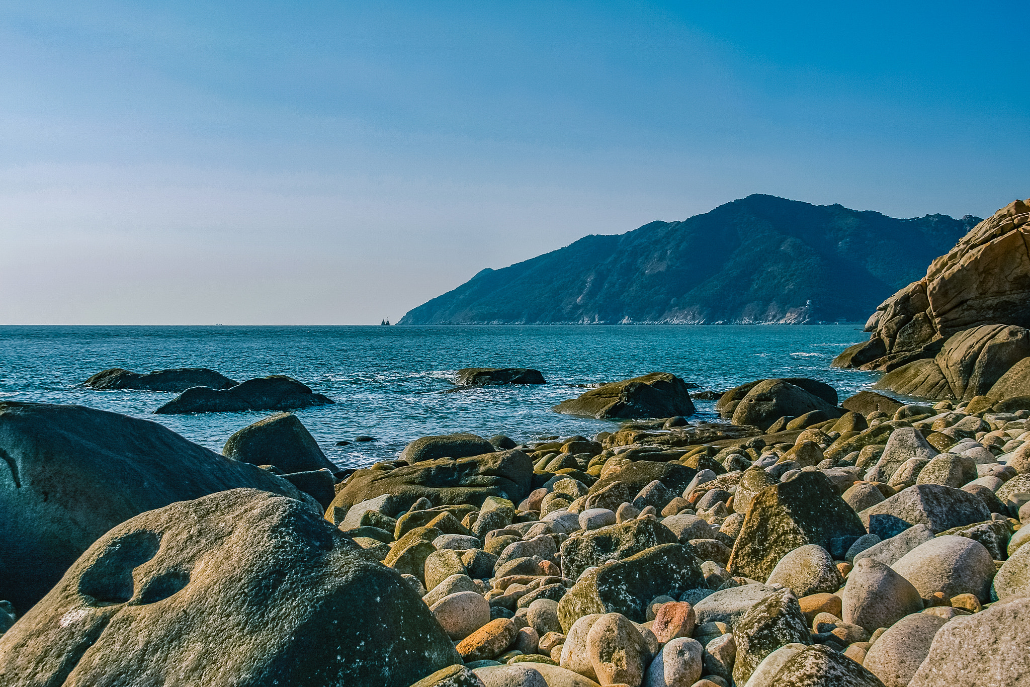 Canon EOS 40D sample photo. Beach rocks photography