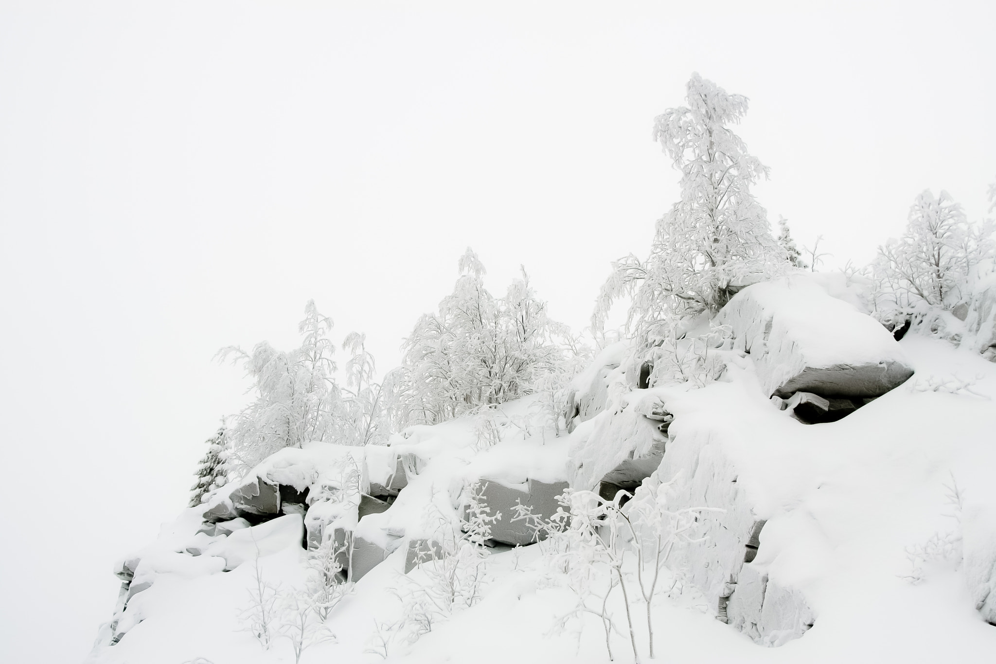 Canon EOS 40D + Sigma 20mm EX f/1.8 sample photo. Silence pass photography