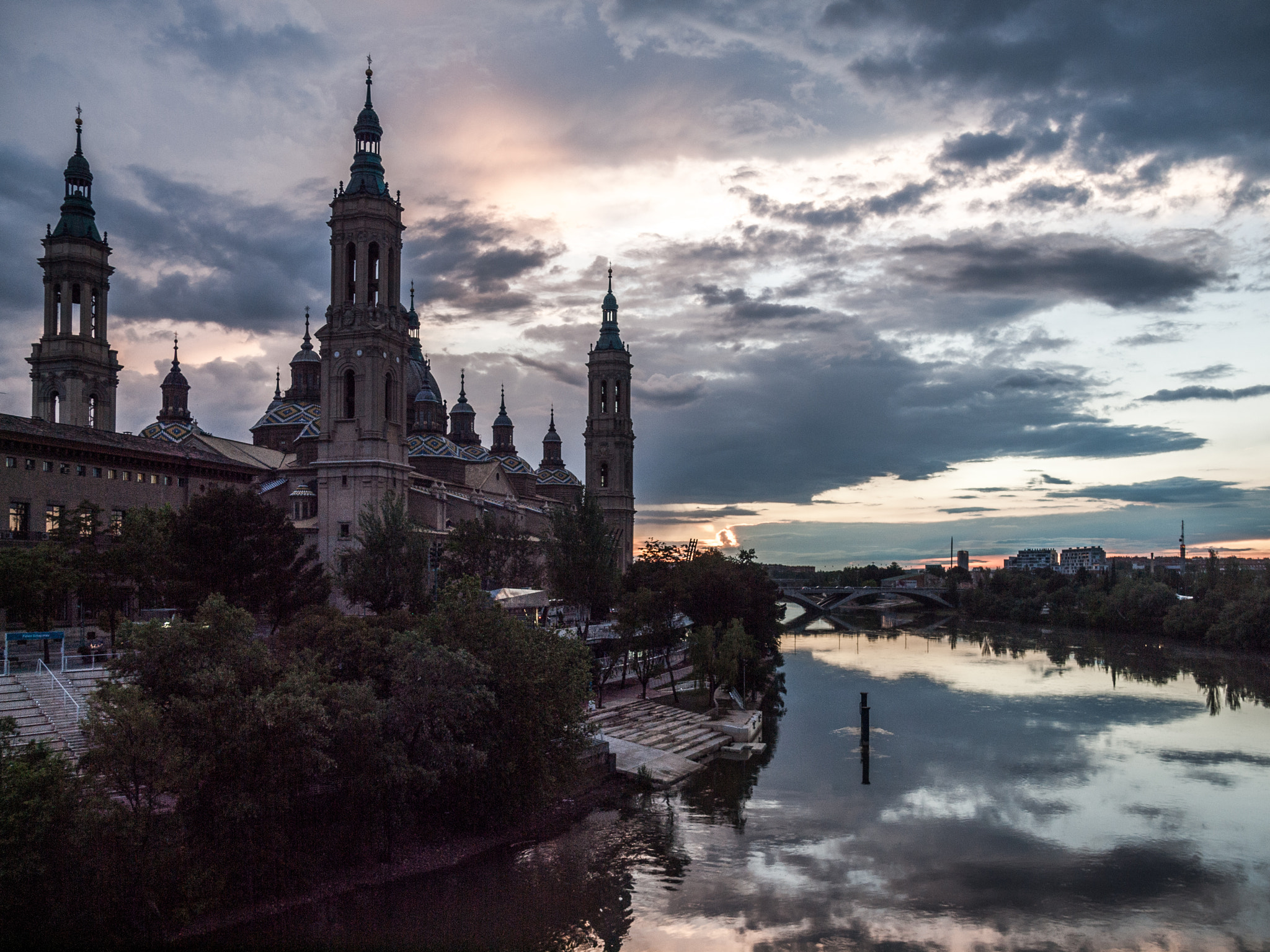 Olympus E-30 + Olympus Zuiko Digital 14-54mm F2.8-3.5 II sample photo. El pilar atardecer, zaragoza photography