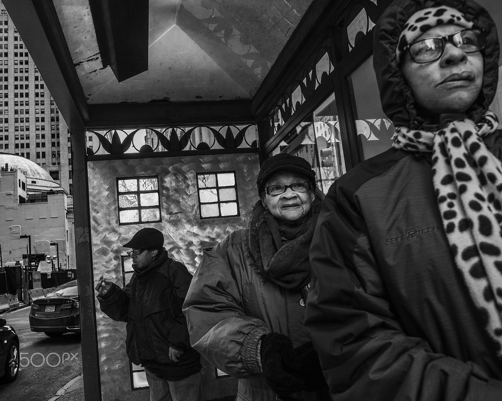 Panasonic Lumix DMC-GX8 + Panasonic Lumix G 14mm F2.5 ASPH sample photo. Bus stop kiosk - chestnut st., 2016 photography