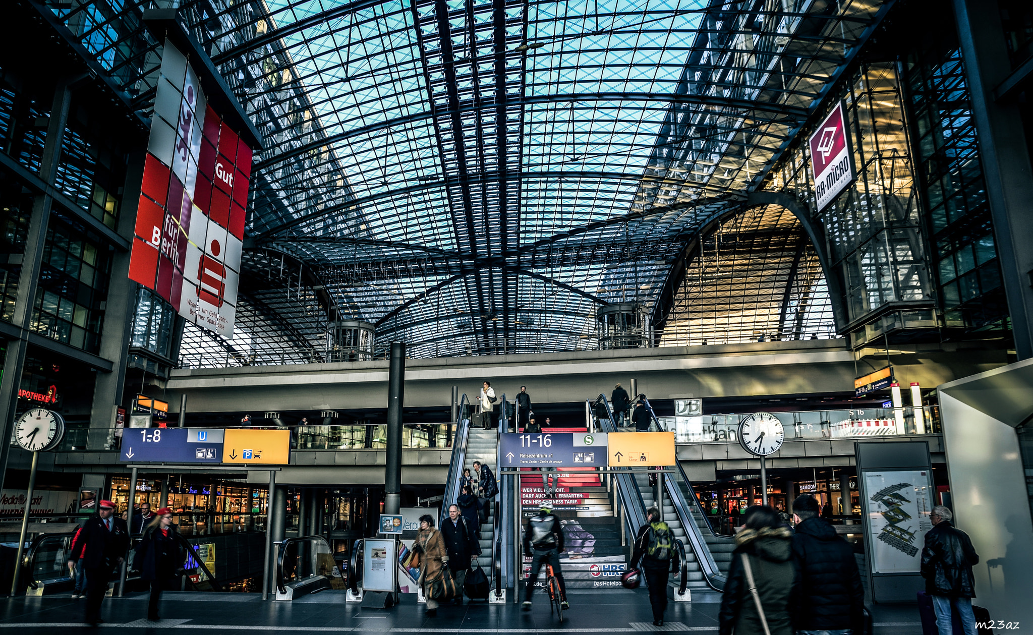 Nikon D3300 + Sigma 17-70mm F2.8-4 DC Macro OS HSM | C sample photo. Berlin hauptbahnhof photography