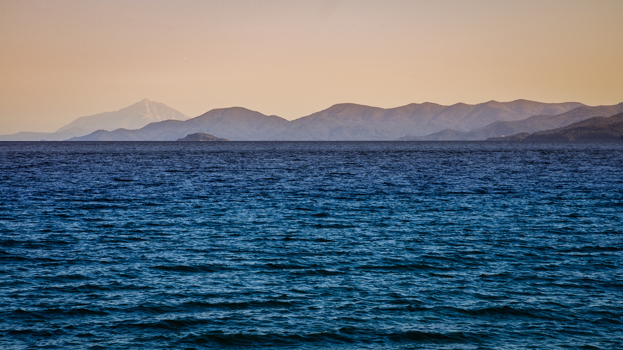 AF Zoom-Nikkor 24-120mm f/3.5-5.6D IF sample photo. Peace of mind photography