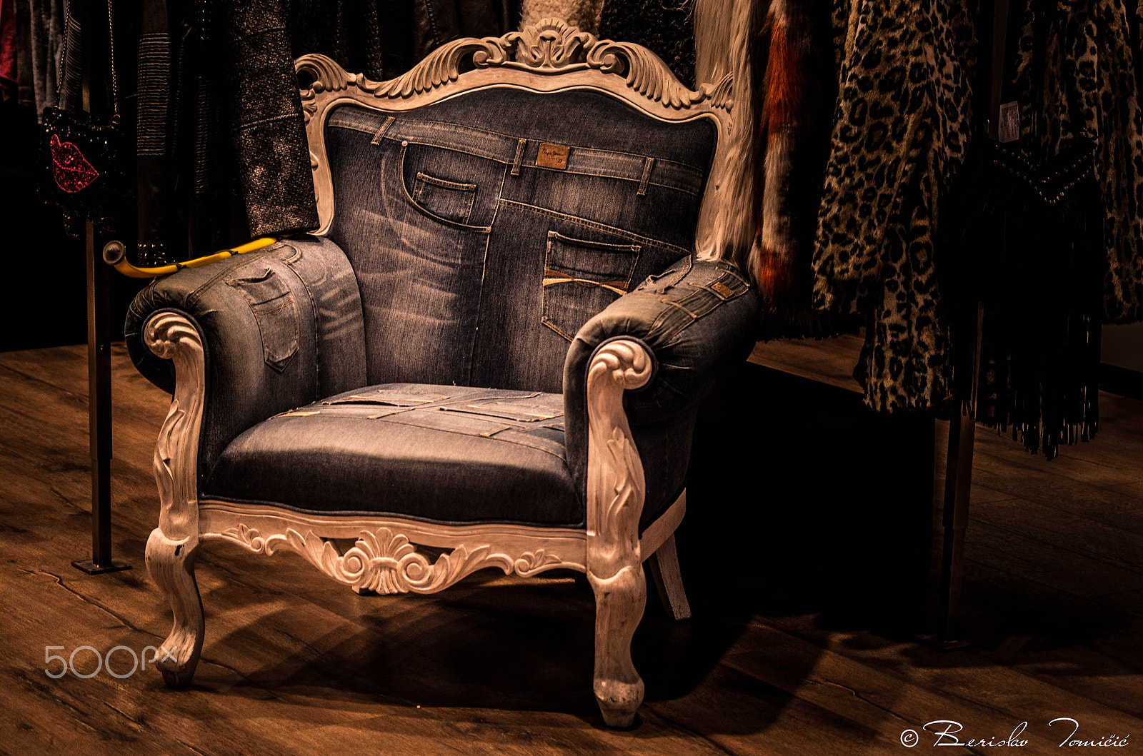 Pentax smc DA 55-300mm F4.0-5.8 ED sample photo. Chair photography