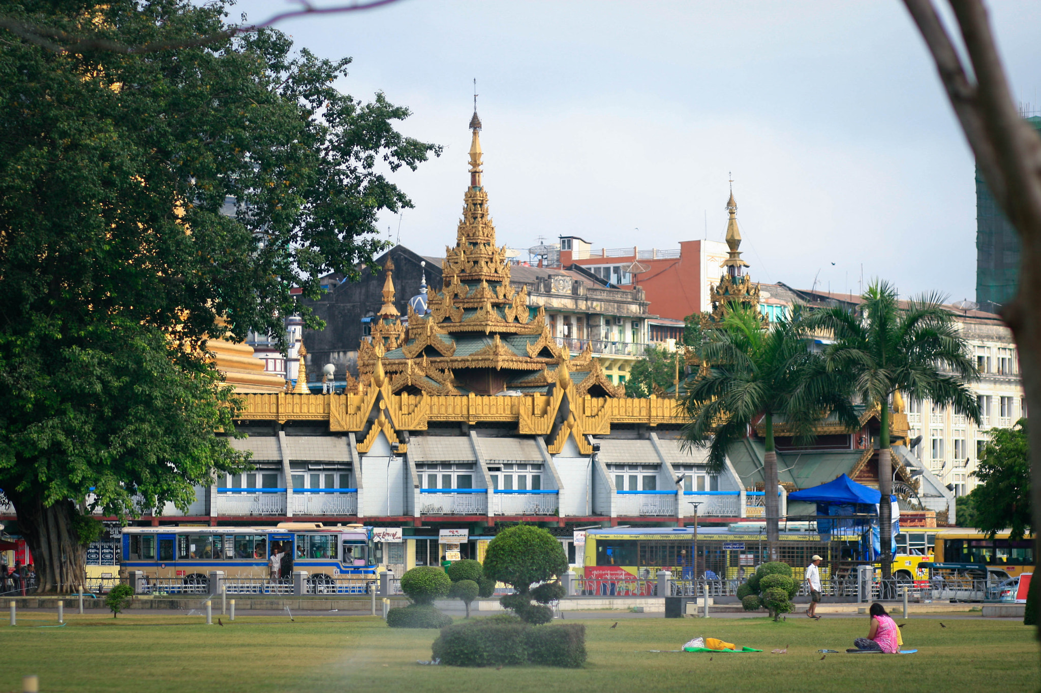 Canon EOS 400D (EOS Digital Rebel XTi / EOS Kiss Digital X) sample photo. Sule pagoda - yangon photography