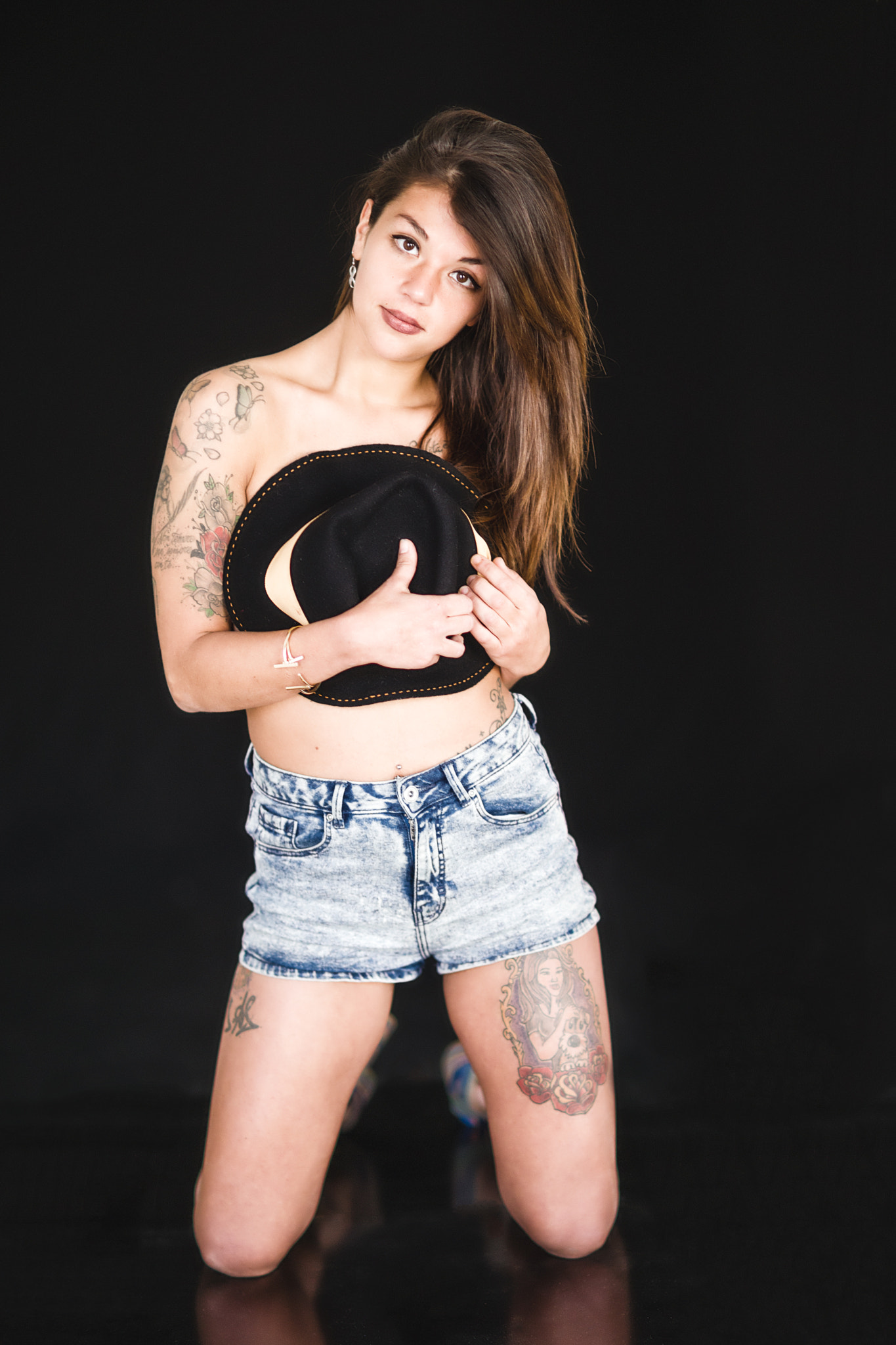 Sony Planar T* 85mm F1.4 ZA sample photo. Glam in black photography