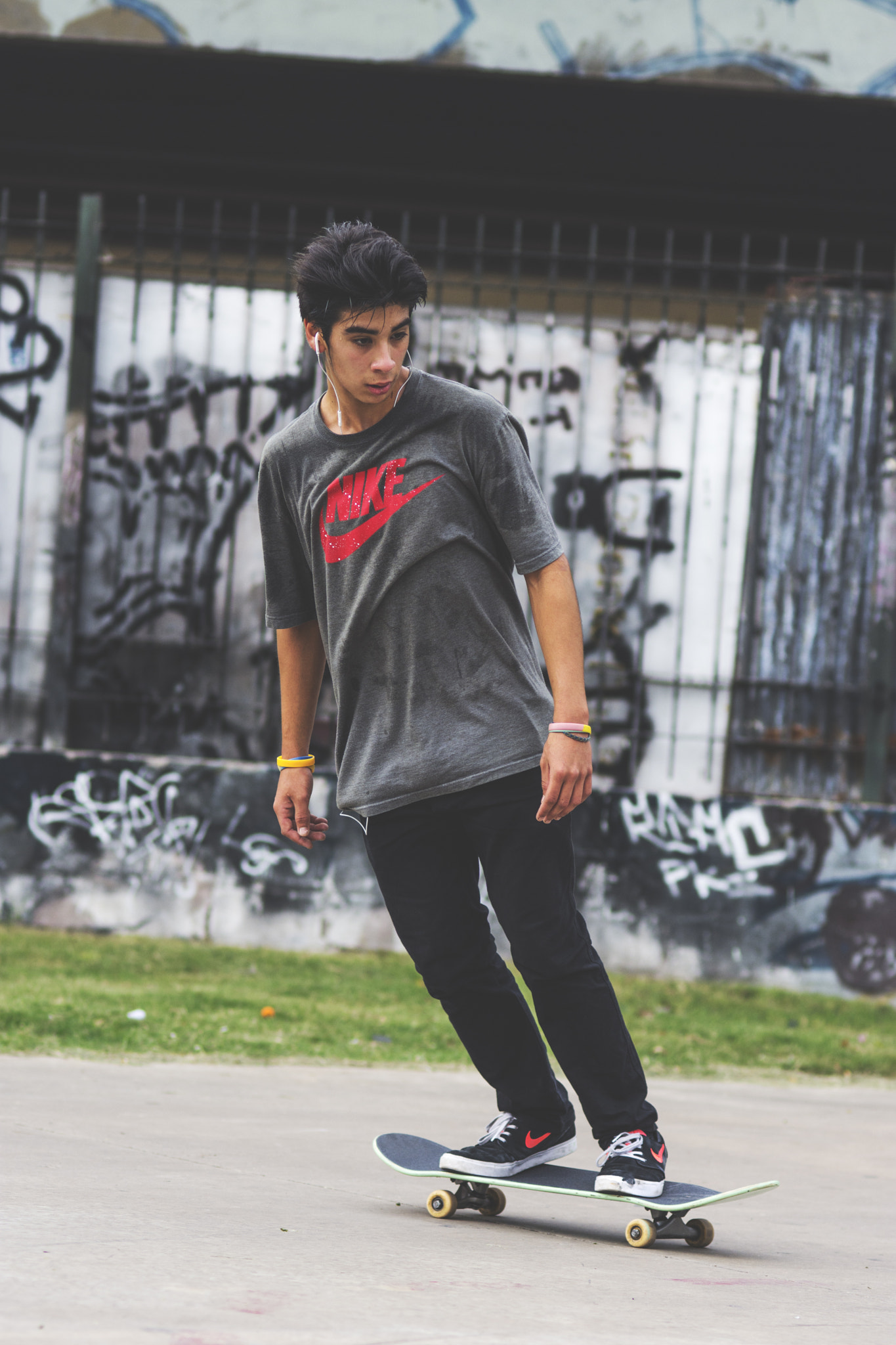 Nikon AF Nikkor 85mm F1.8D sample photo. Skater photography
