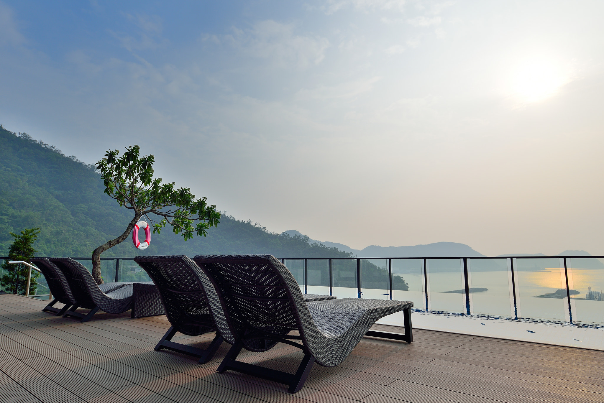 Nikon AF-S Nikkor 18-35mm F3.5-4.5G ED sample photo. Lakeshore hotel roof photography