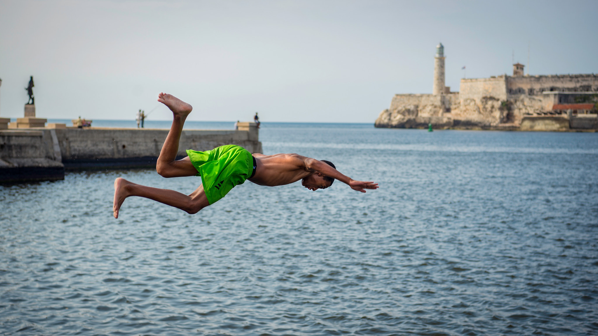 Nikon AF-S Nikkor 24-70mm F2.8E ED VR sample photo. Boys on the malecon, havana photography