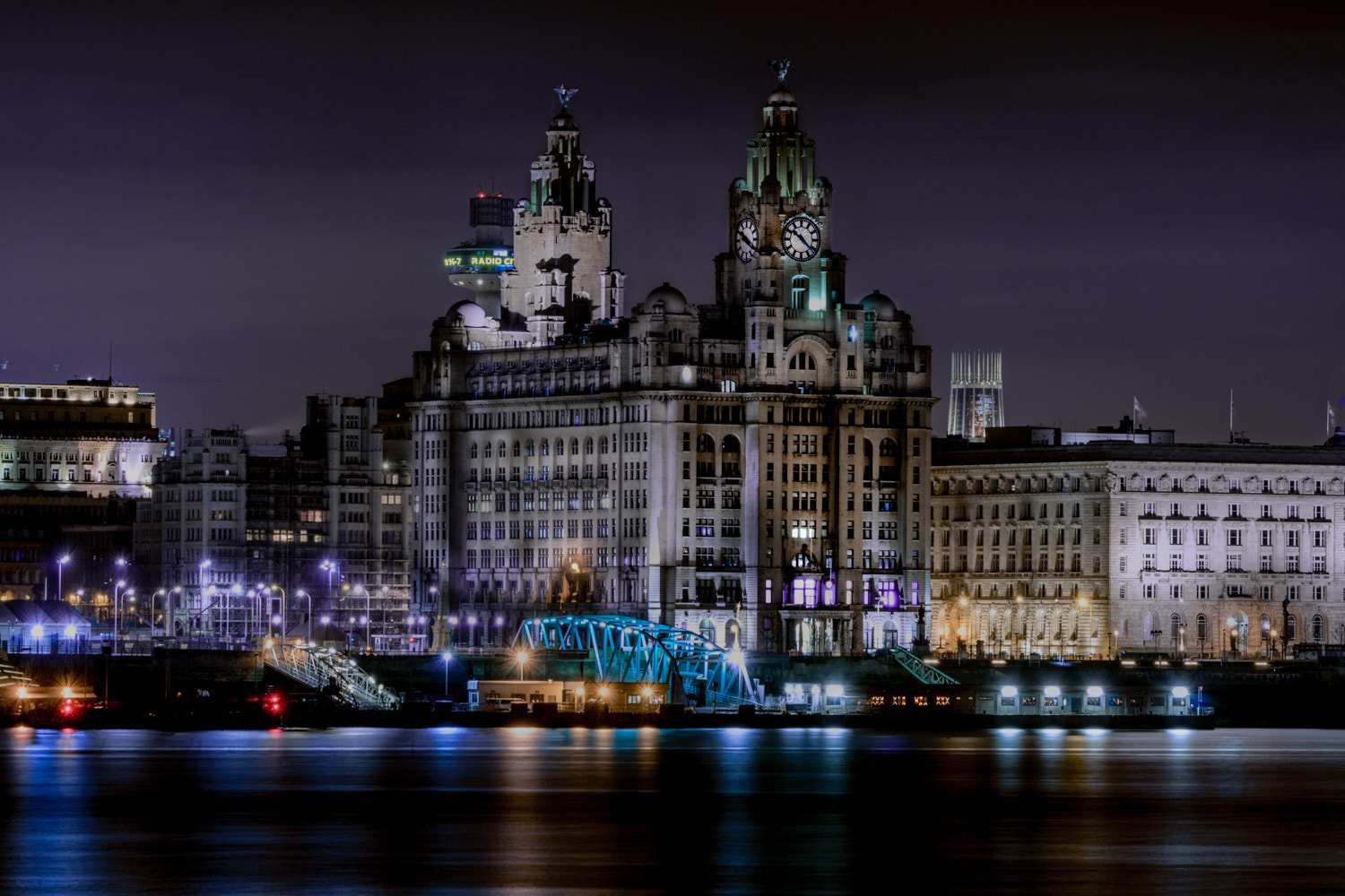 Sony 70-300mm F4.5-5.6 G SSM sample photo. Liverpool by night photography