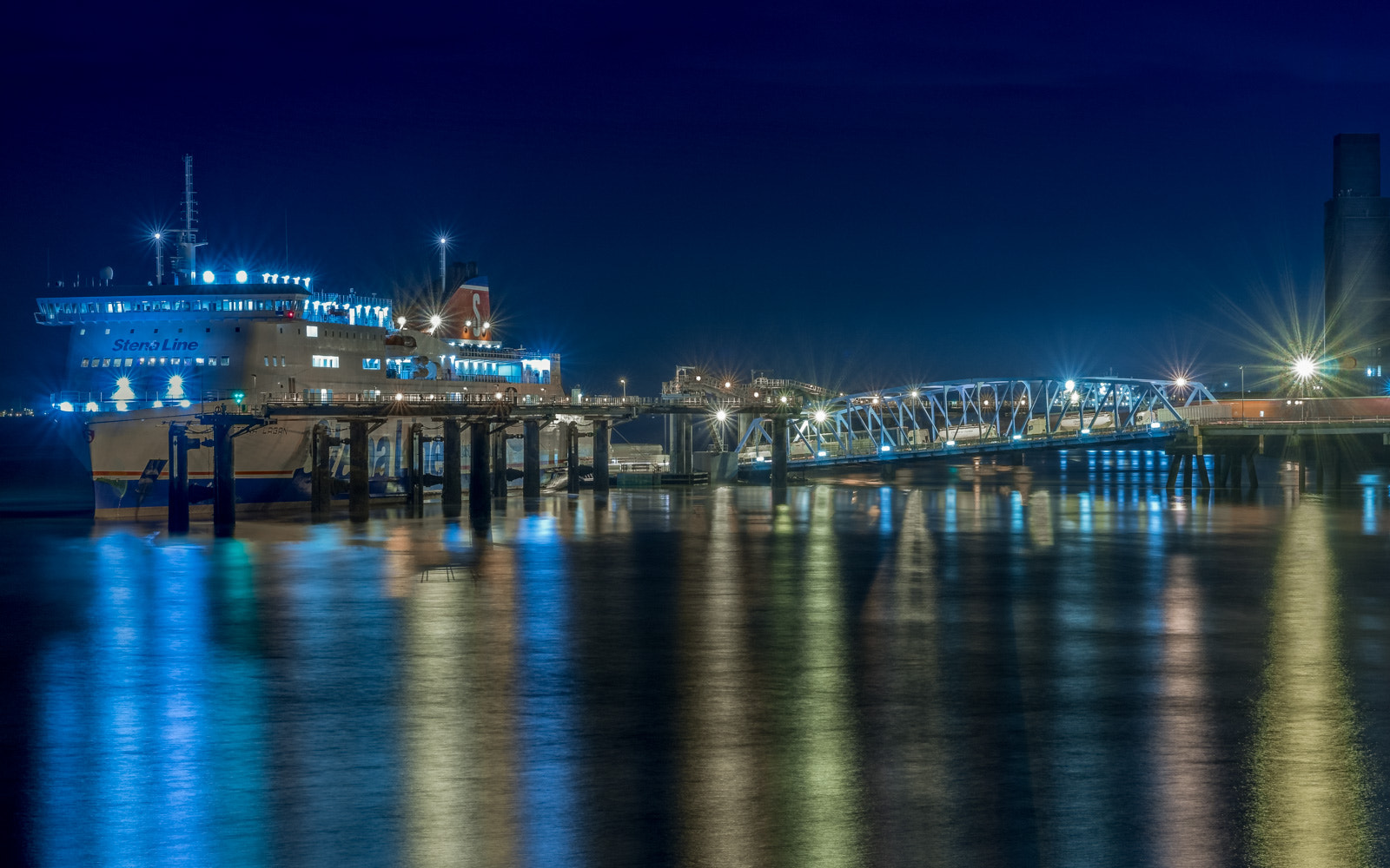 Sony ILCA-77M2 sample photo. Liverpool by night photography