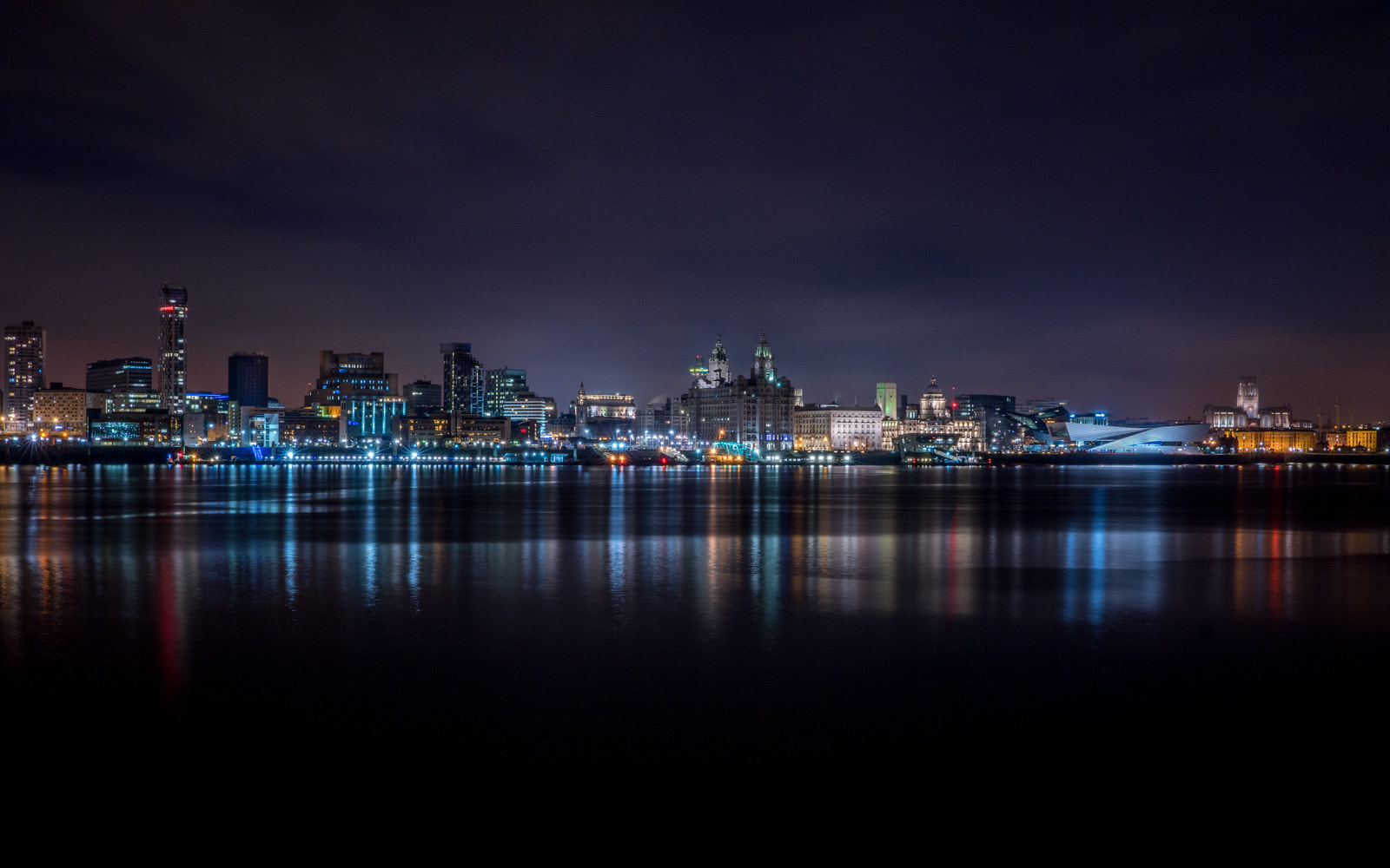 Sony ILCA-77M2 sample photo. Liverpool by night photography